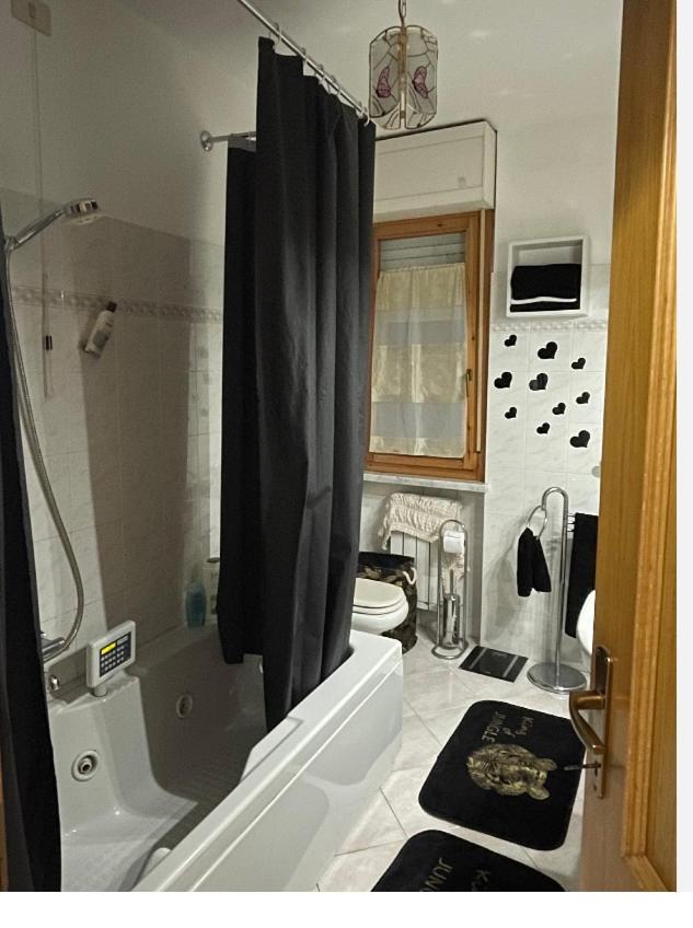 Bellissima Stanza Con Parcheggio Gratuito Apartment Cinquale Exterior photo